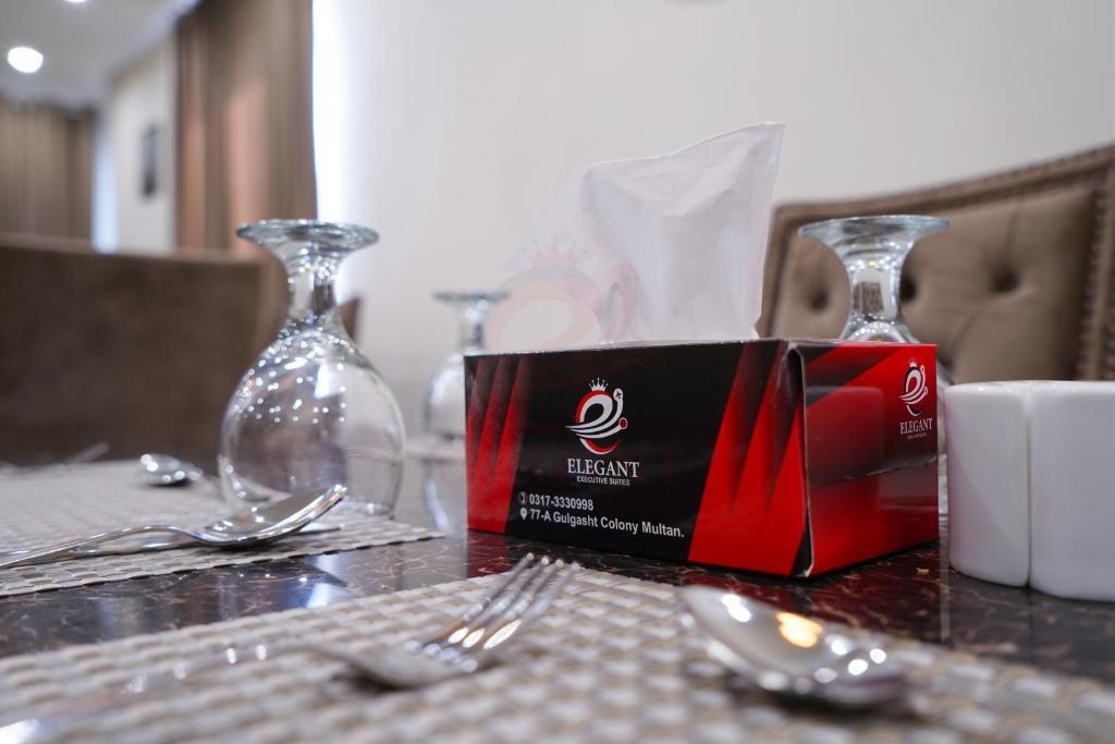 Dining table setting