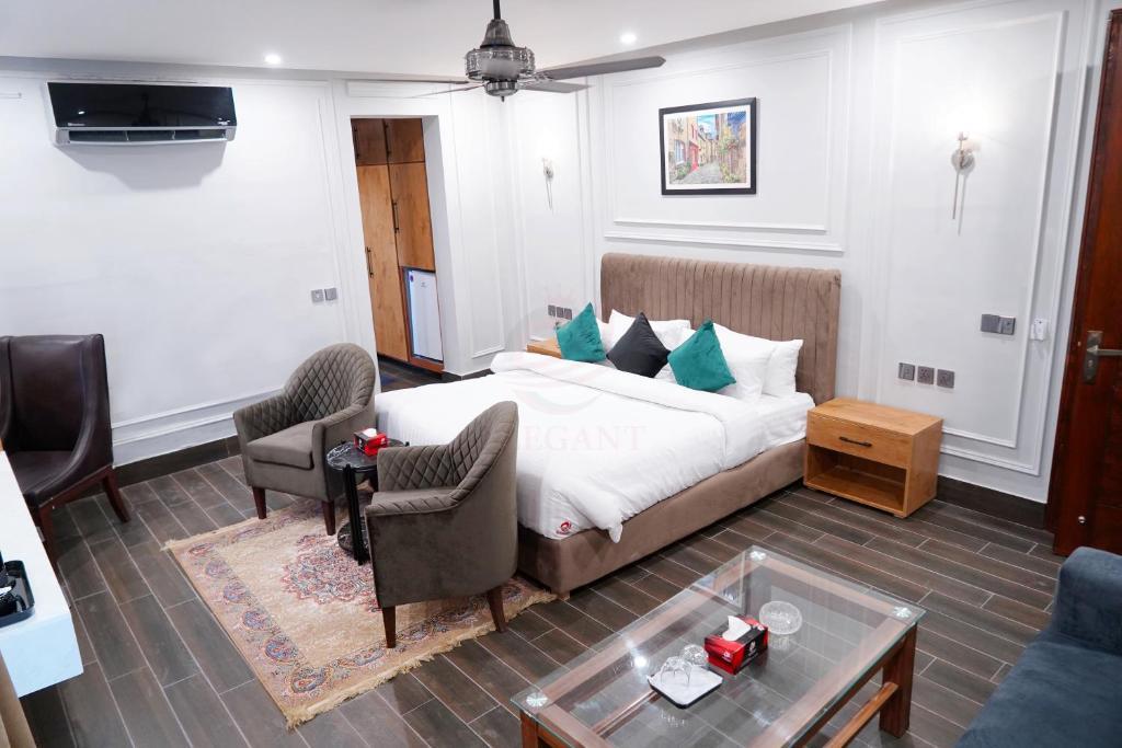 Executive King Suite - Image 4