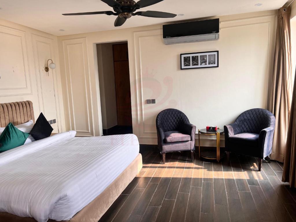Executive King Suite - Image 5