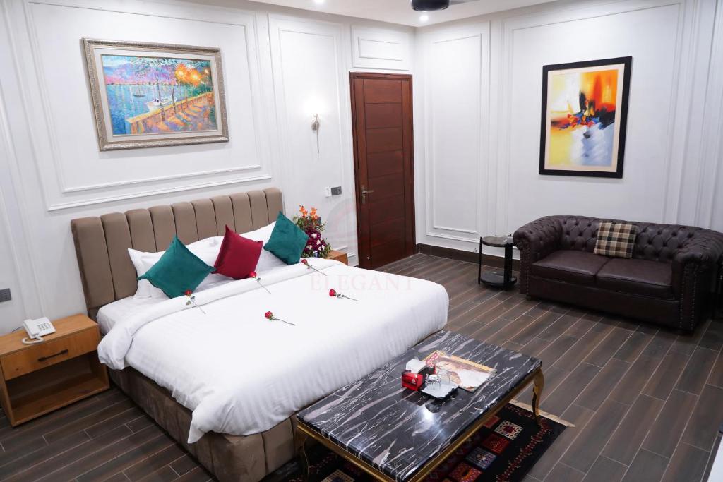 Executive King room with work desk at Hotel Elegant Multan